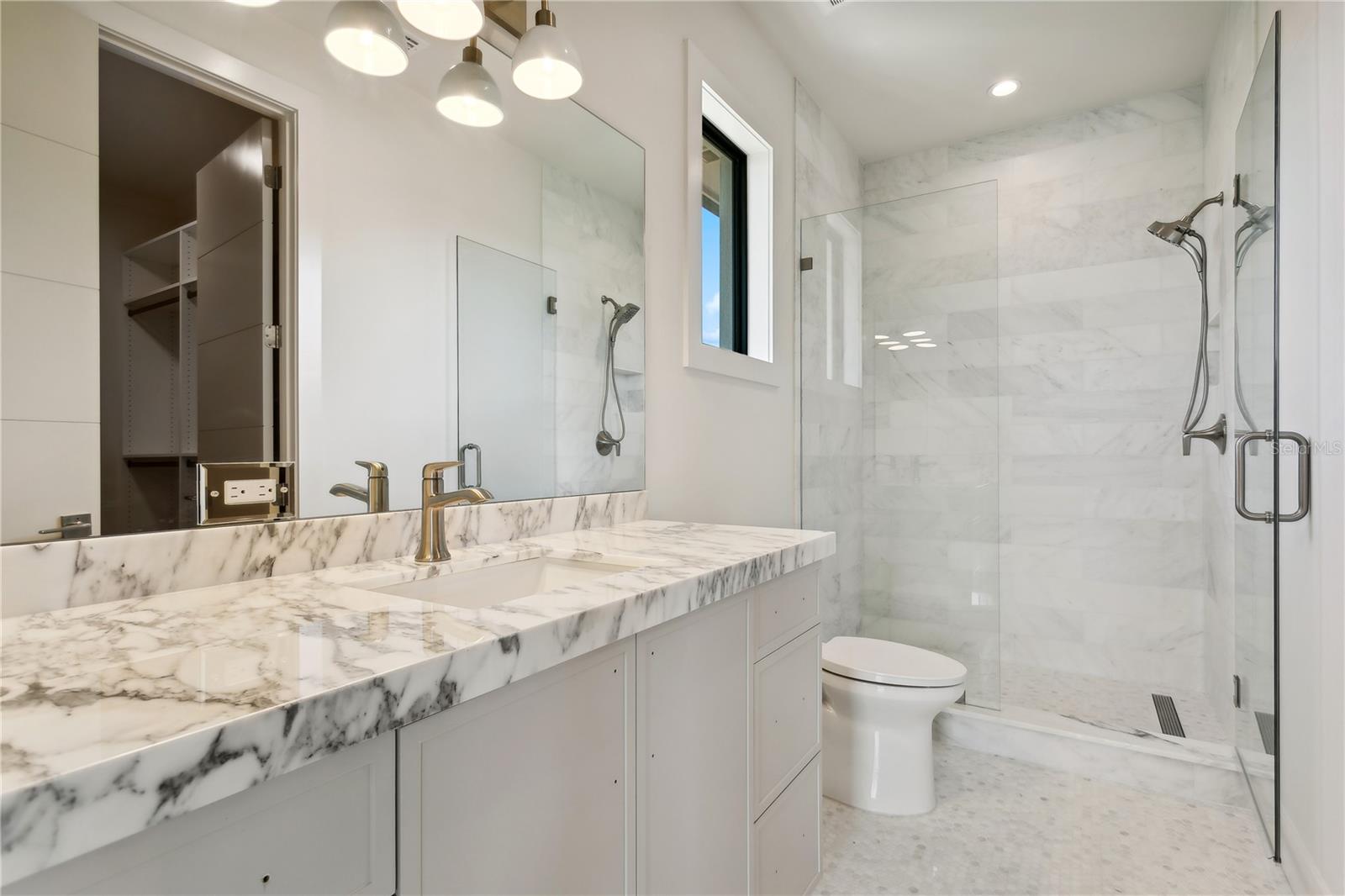 1254 CORDOVA BLVD NE