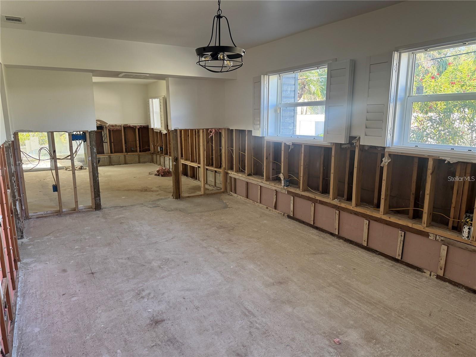 4134 HUNTINGTON ST NE