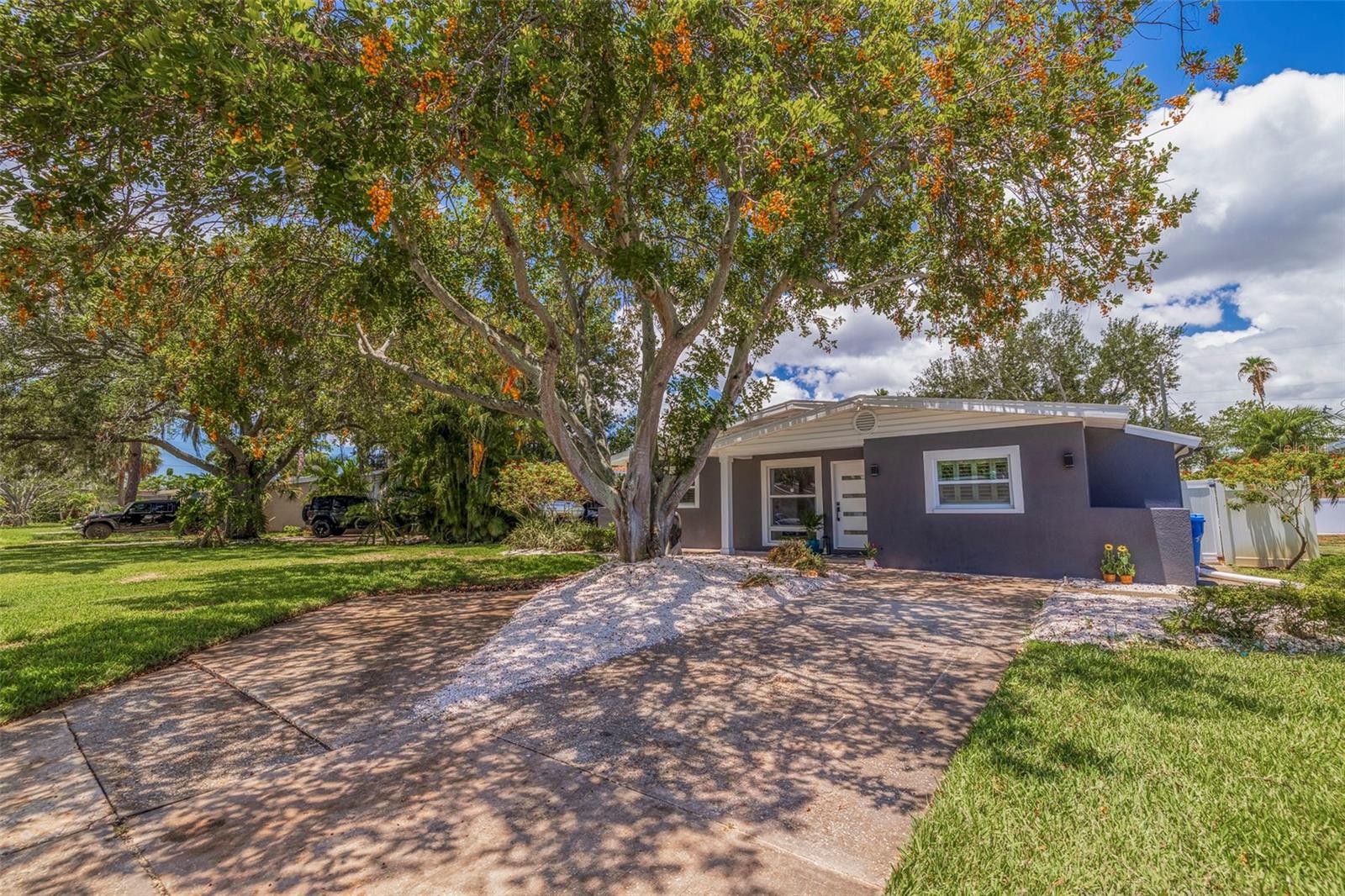 4134 HUNTINGTON ST NE