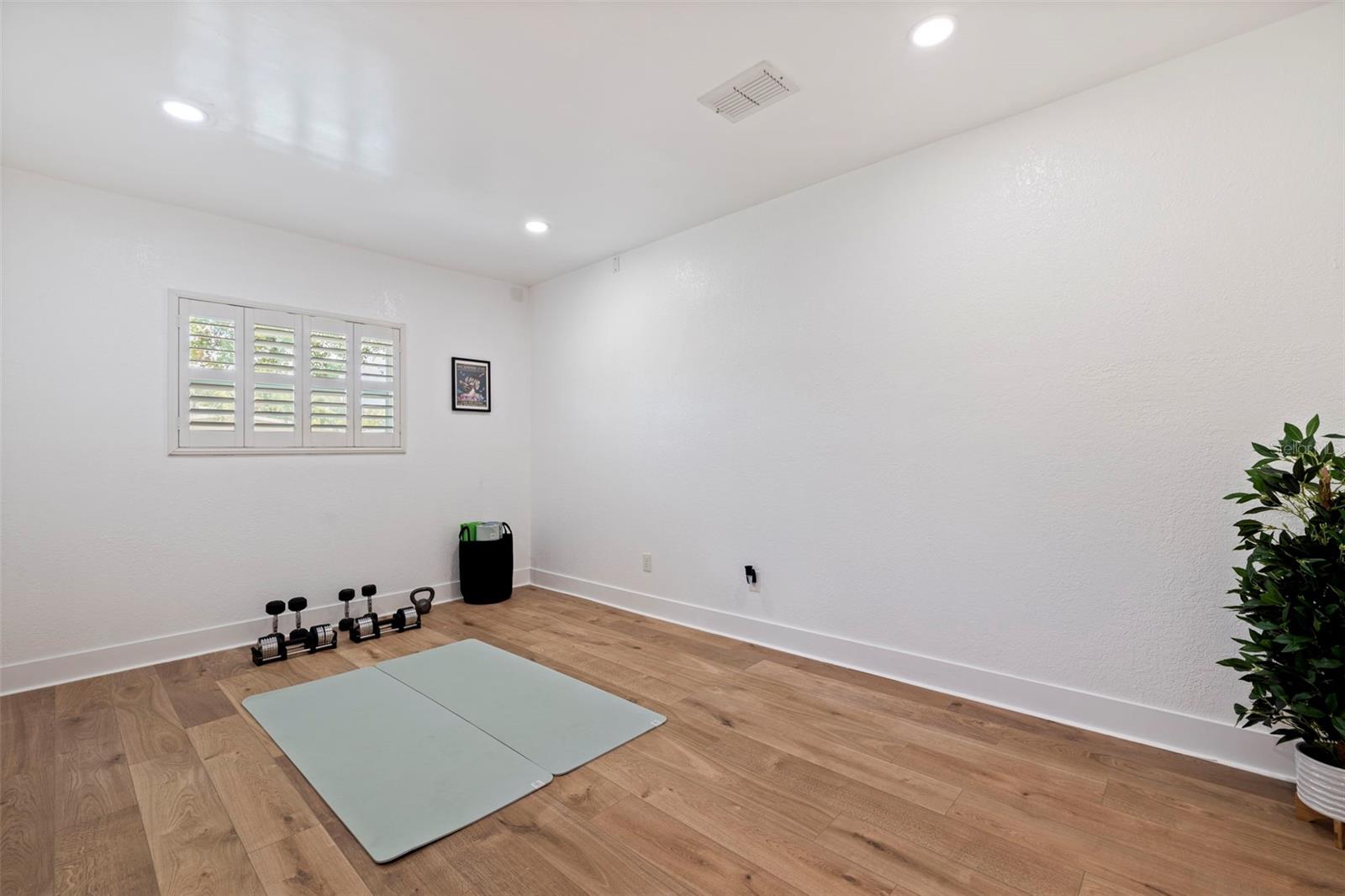 4134 HUNTINGTON ST NE