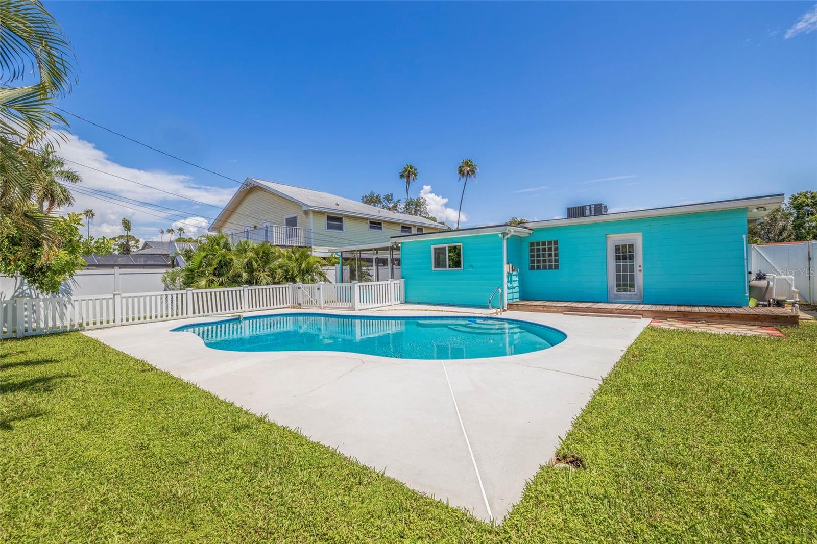 4010 HUNTINGTON ST NE