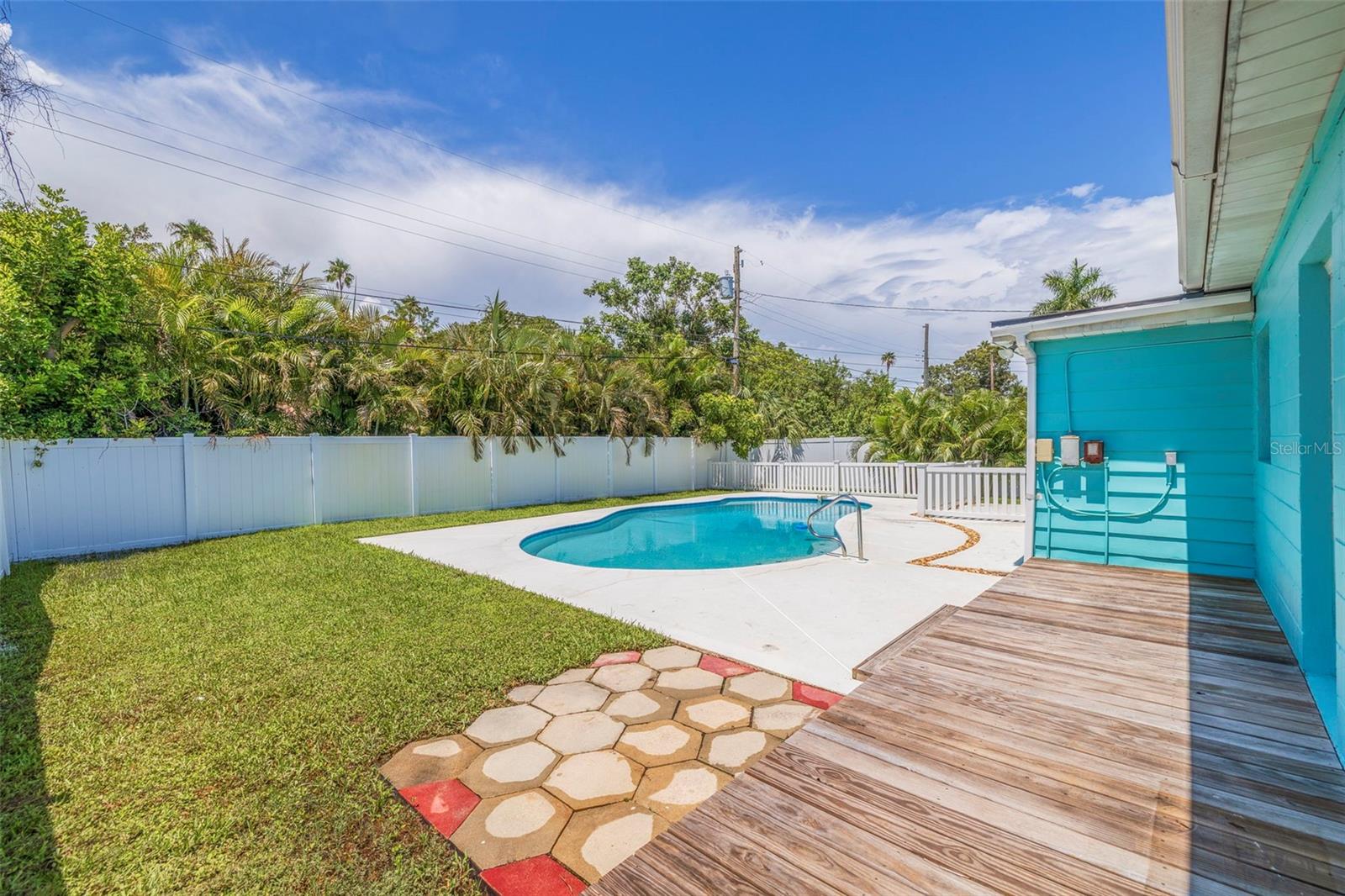 4010 HUNTINGTON ST NE