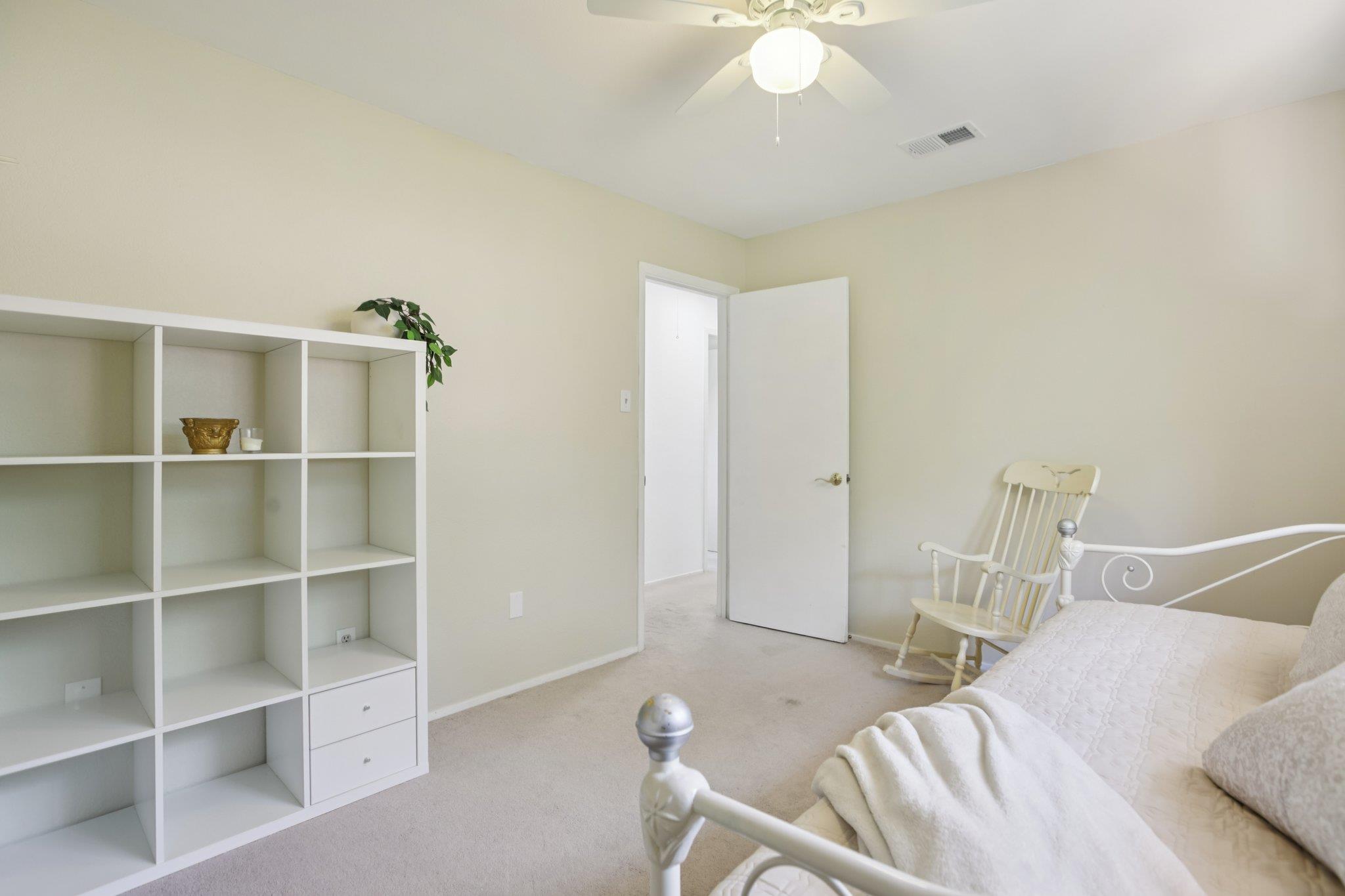 4107 Adelphi LN