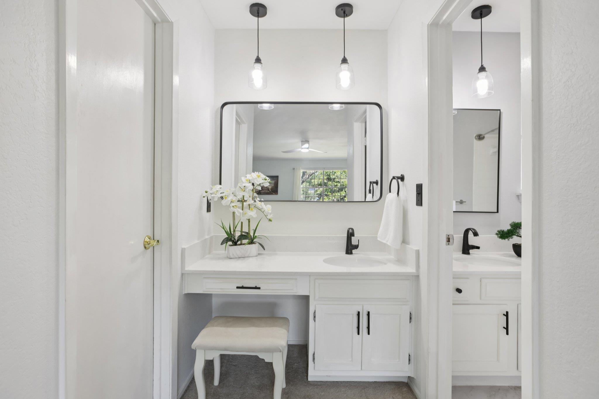 4107 Adelphi LN