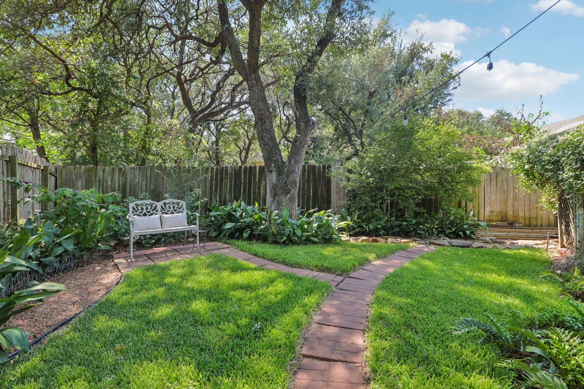4107 Adelphi LN