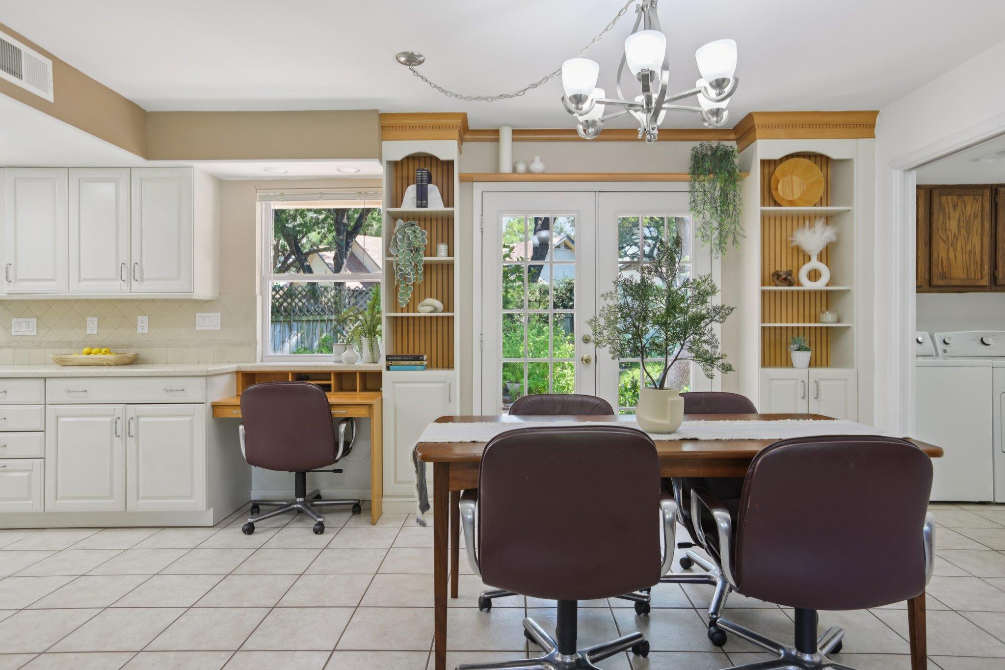 4107 Adelphi LN