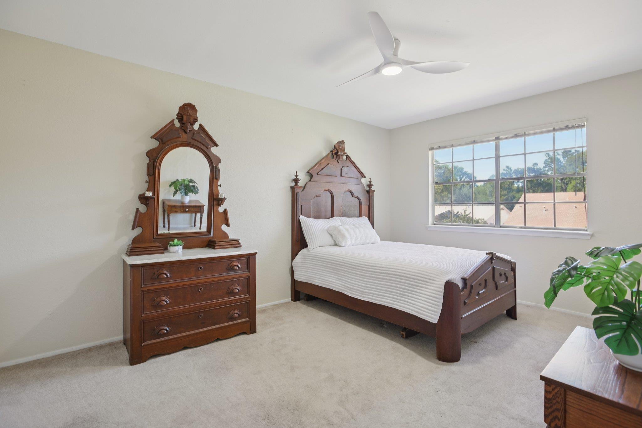 4107 Adelphi LN
