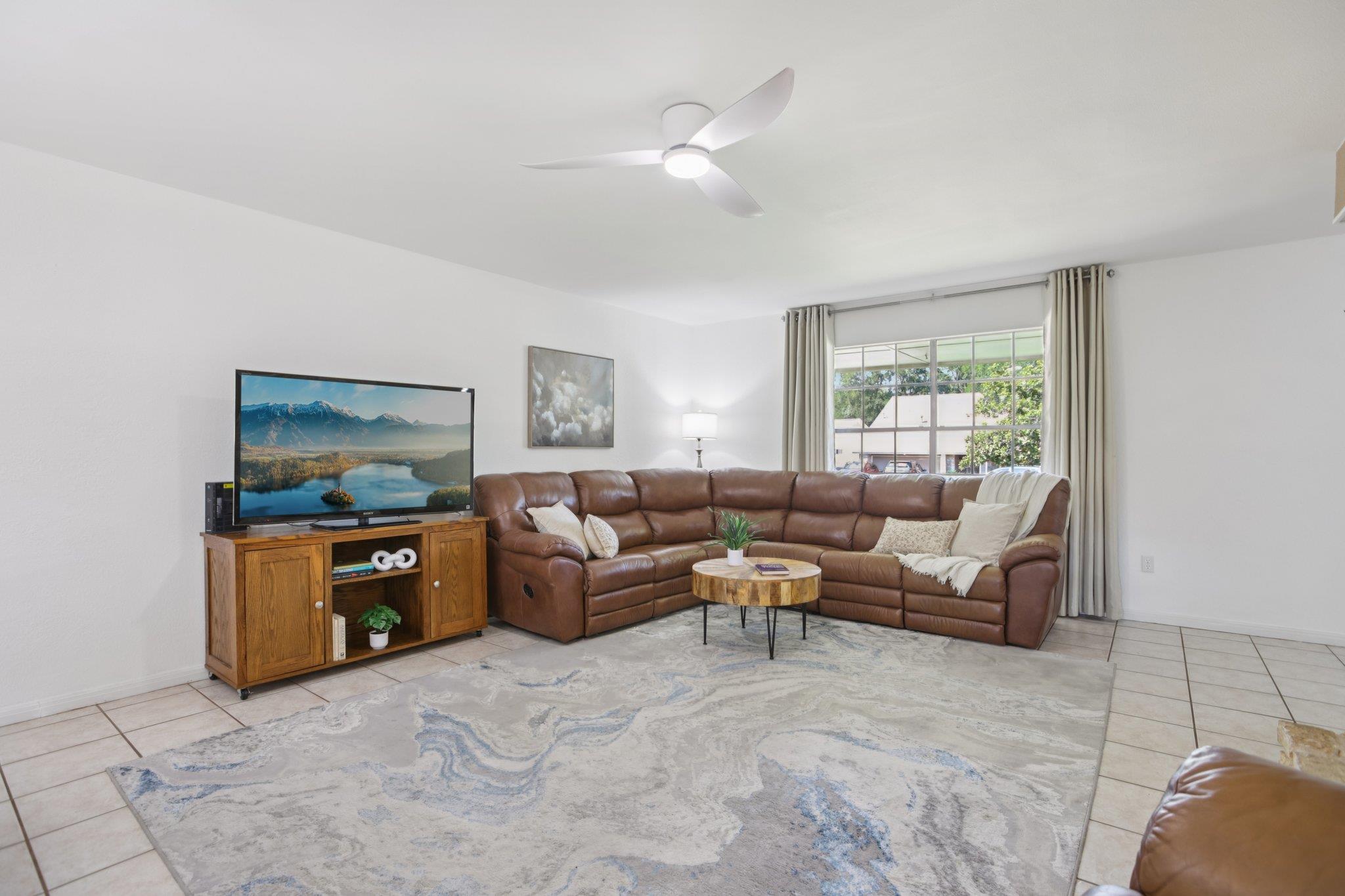 4107 Adelphi LN
