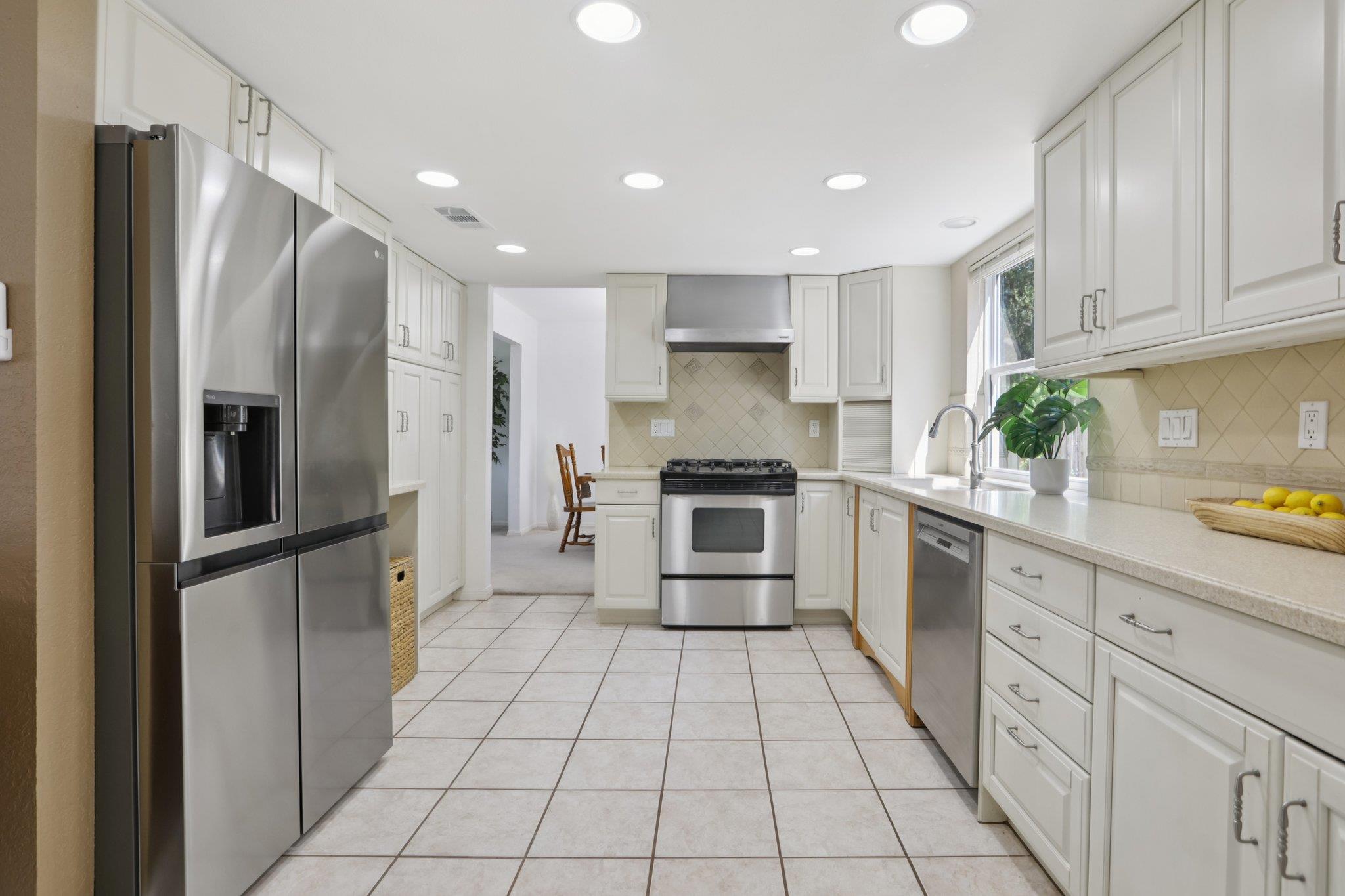 4107 Adelphi LN