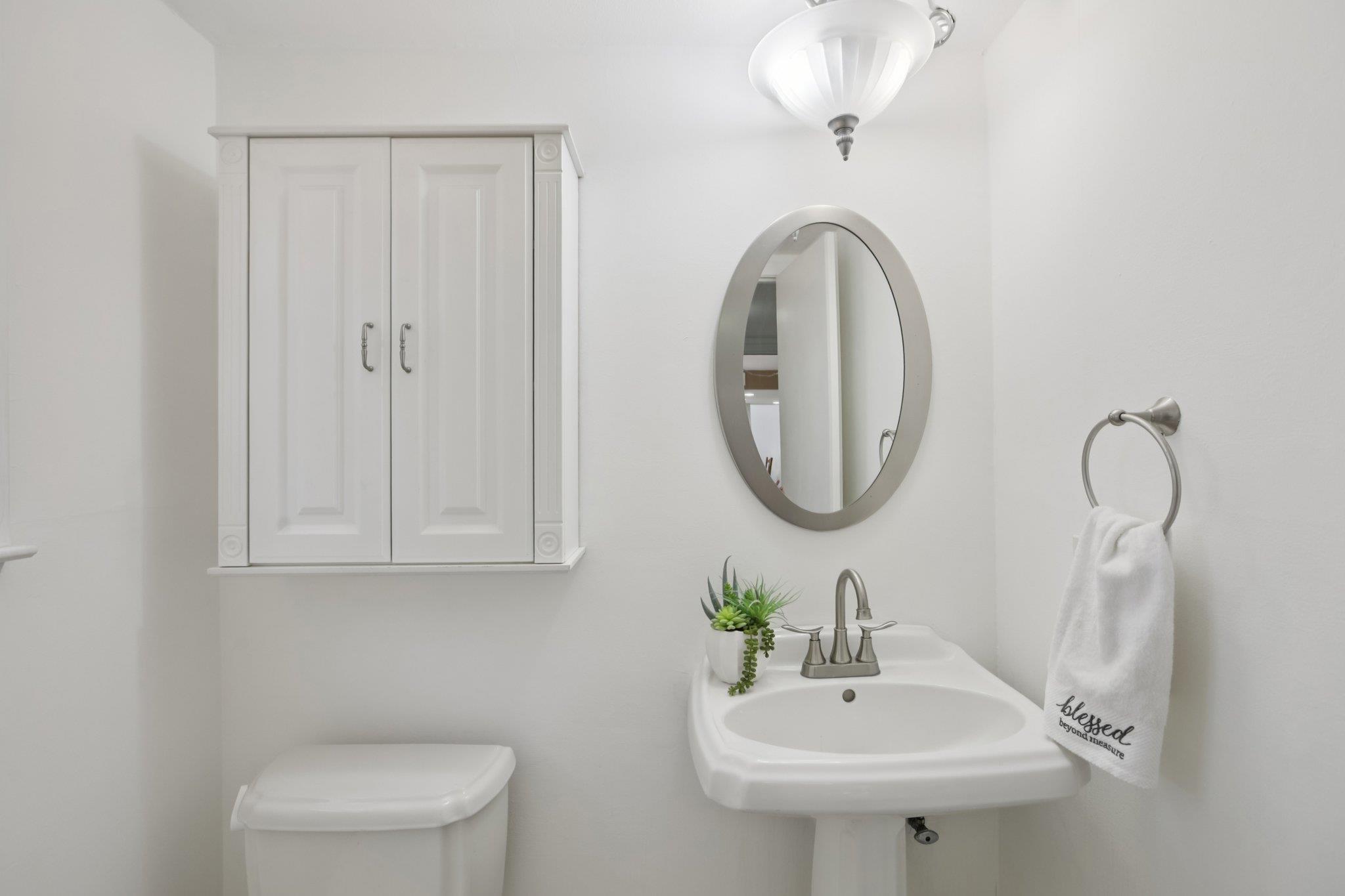 4107 Adelphi LN