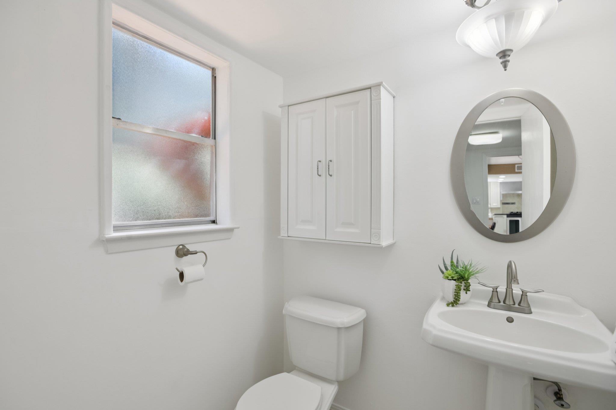 4107 Adelphi LN