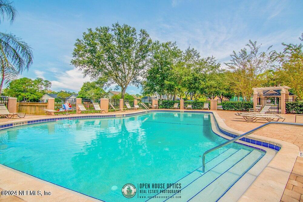 1242 BLUE HERON Lane N
