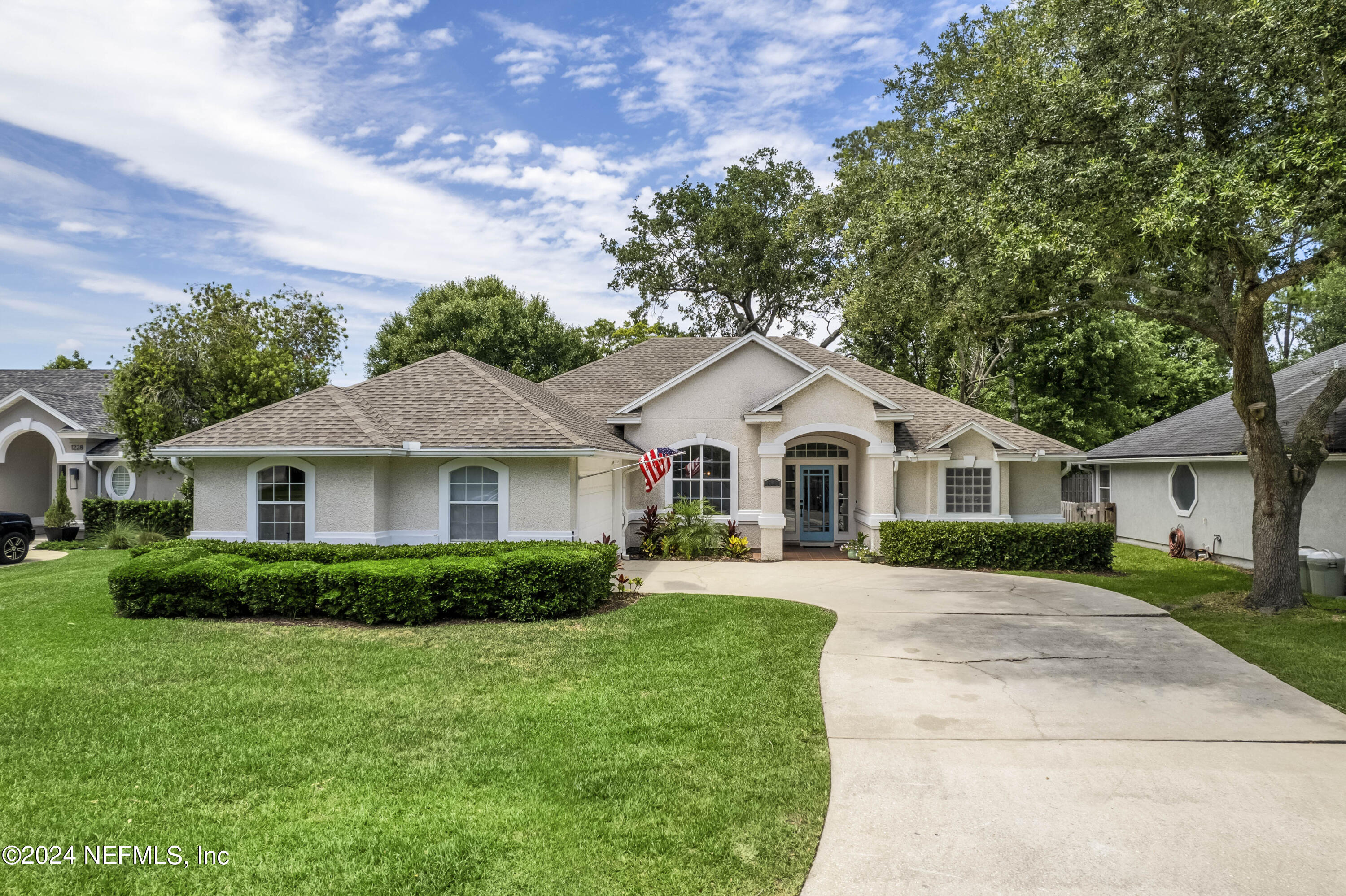 1242 BLUE HERON Lane N