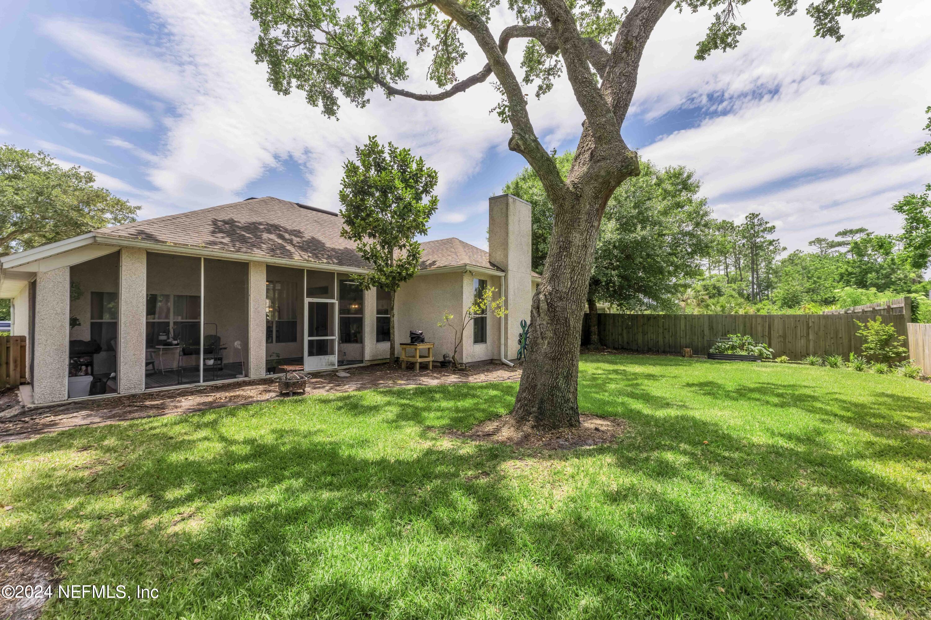 1242 BLUE HERON Lane N