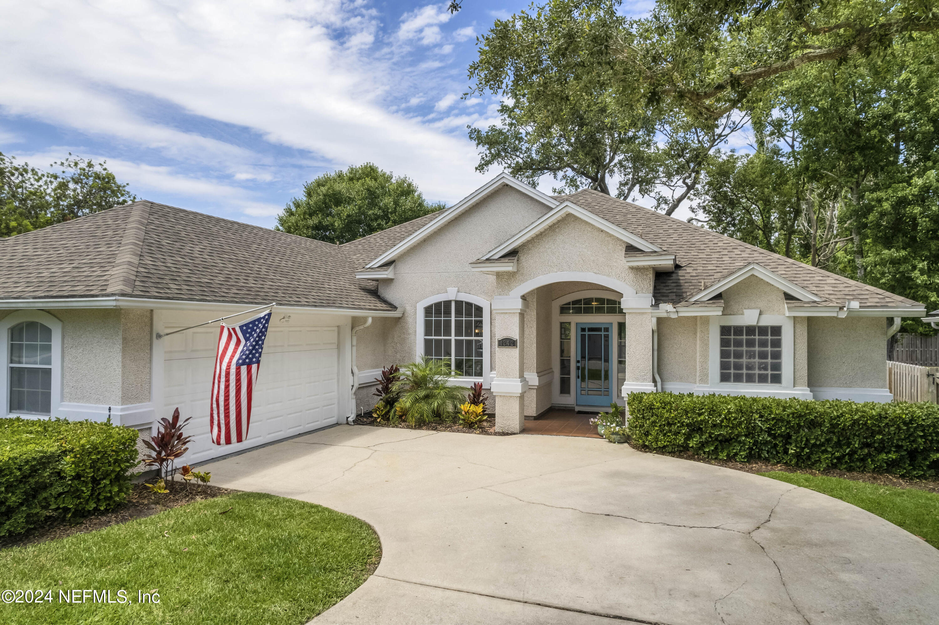 1242 BLUE HERON Lane N