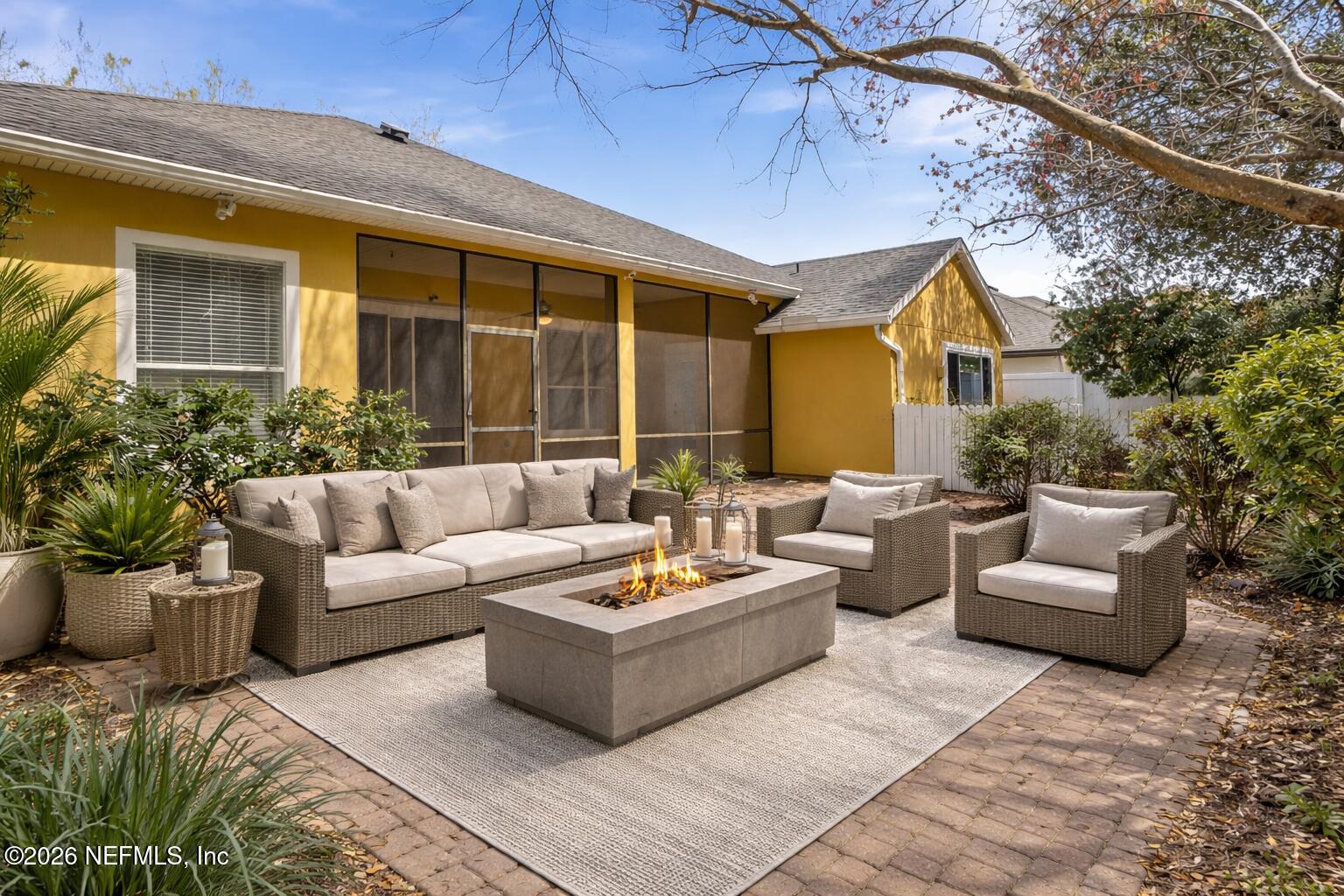 3933 VICTORIA LAKES Drive S