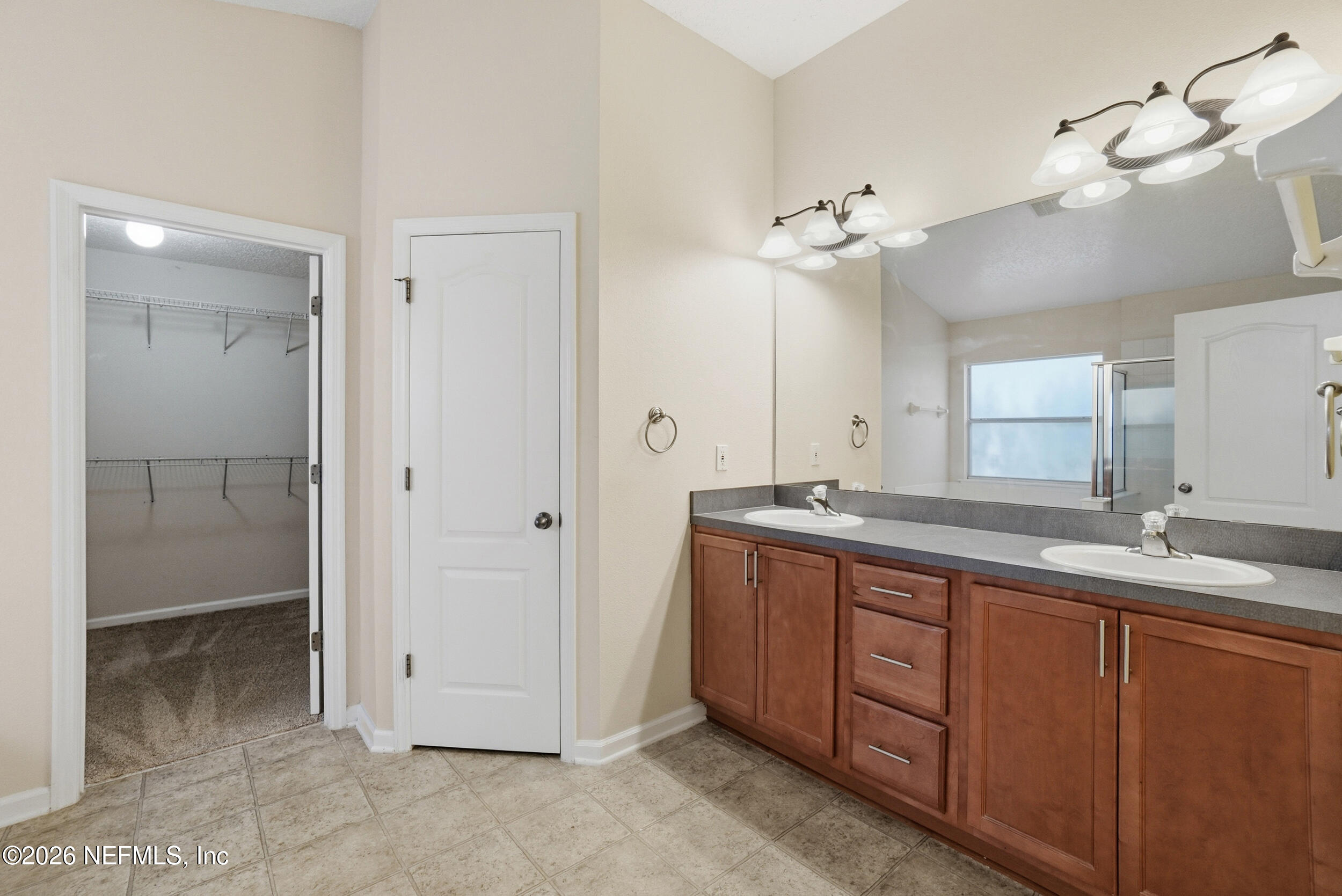 3933 VICTORIA LAKES Drive S