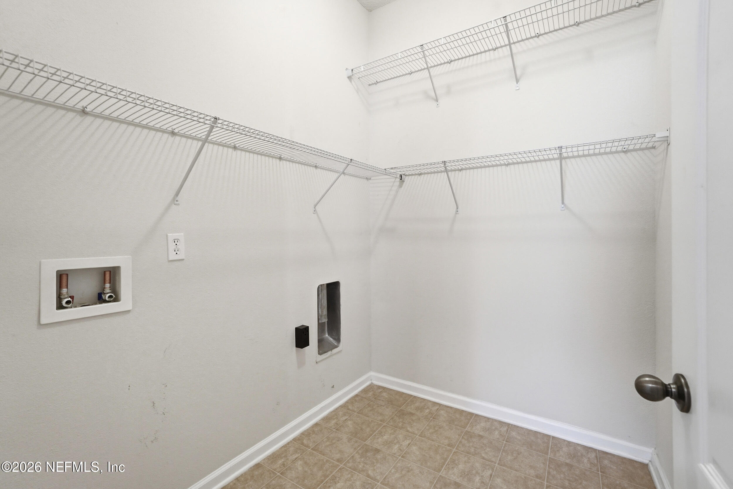 3933 VICTORIA LAKES Drive S