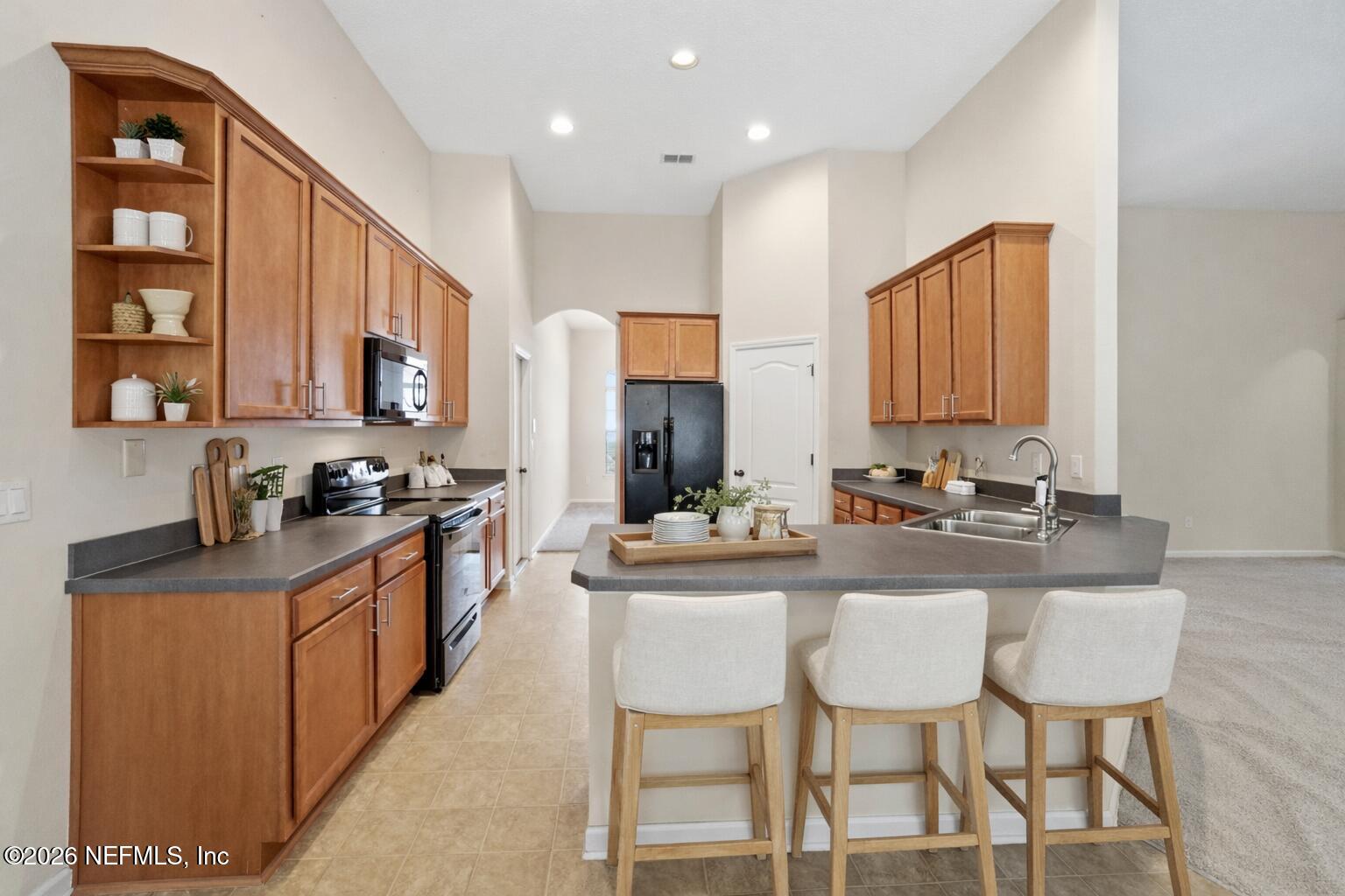 3933 VICTORIA LAKES Drive S