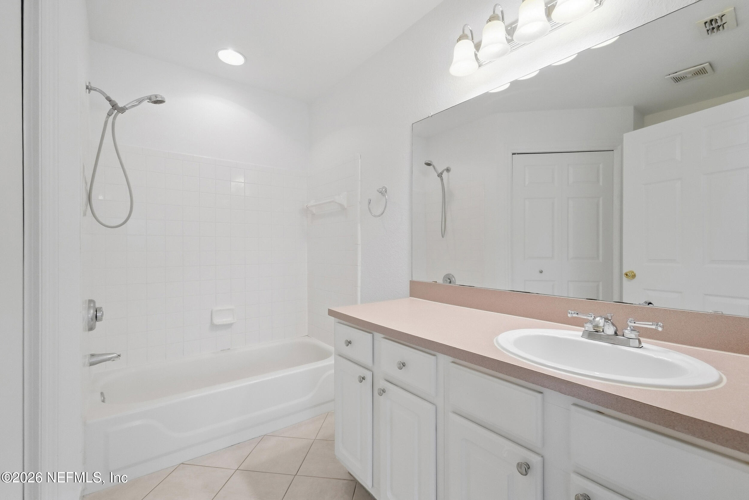 13703 N RICHMOND PARK Drive N 2109