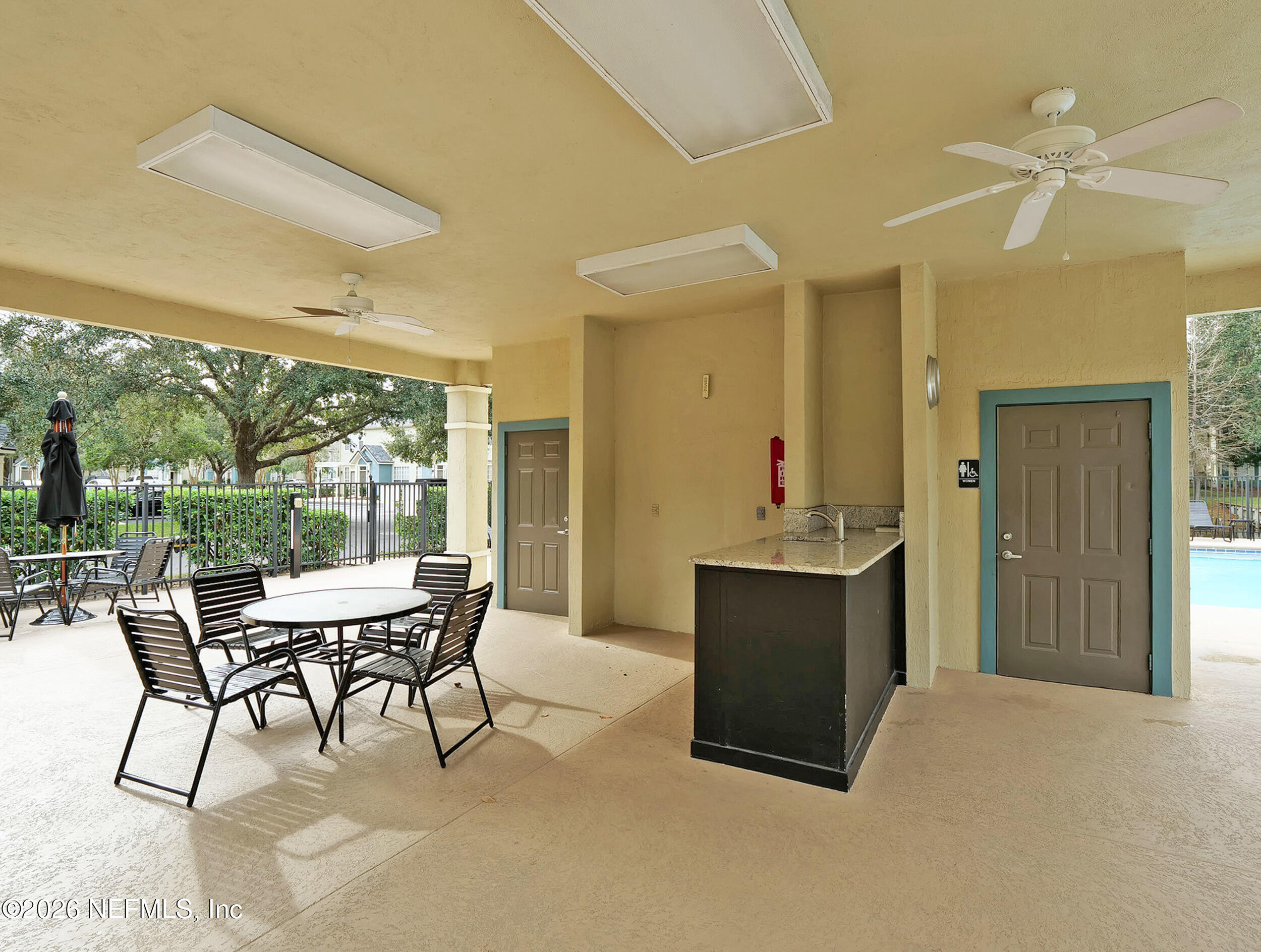 13703 N RICHMOND PARK Drive N 2109