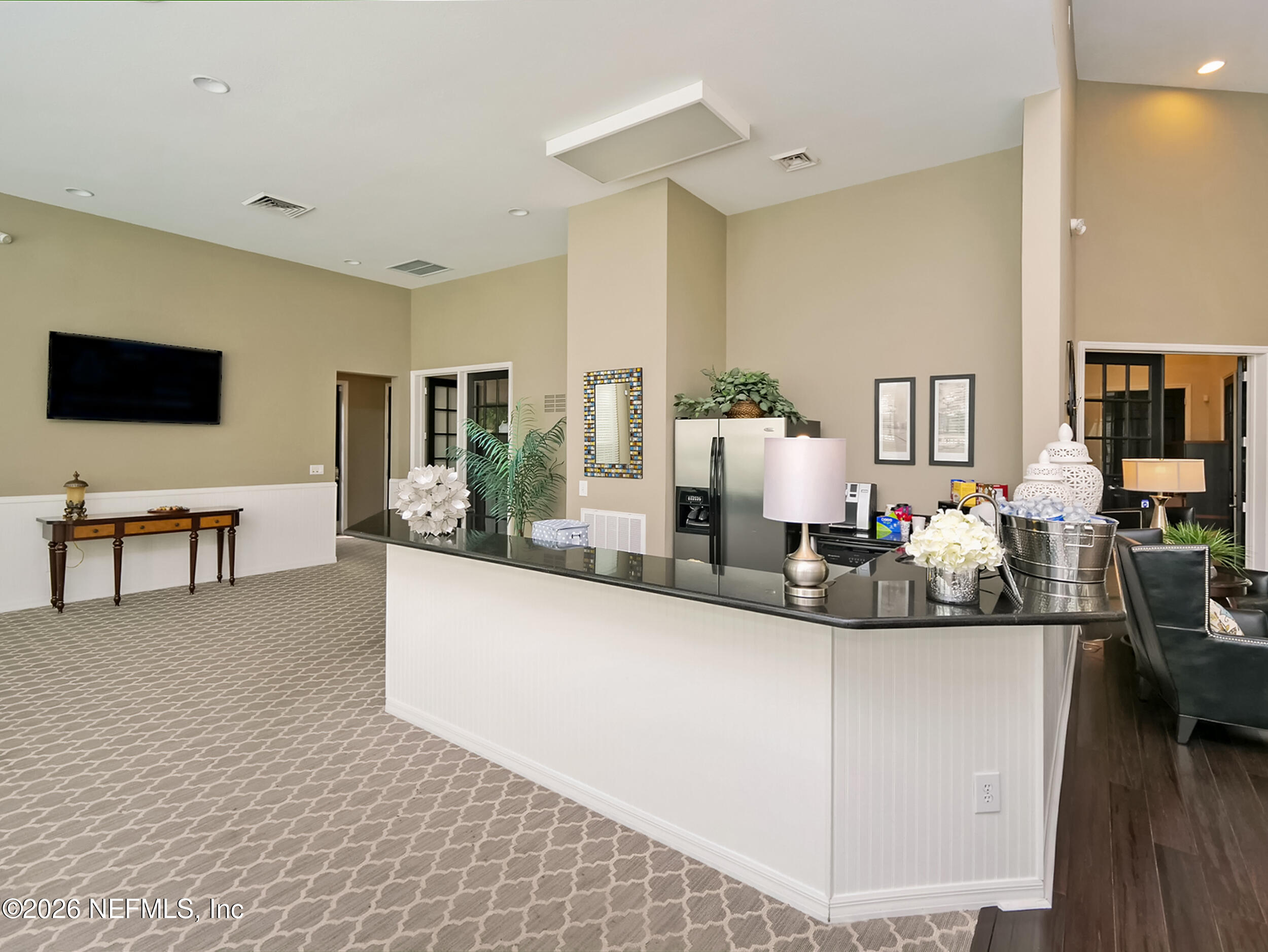 13703 N RICHMOND PARK Drive N 2109