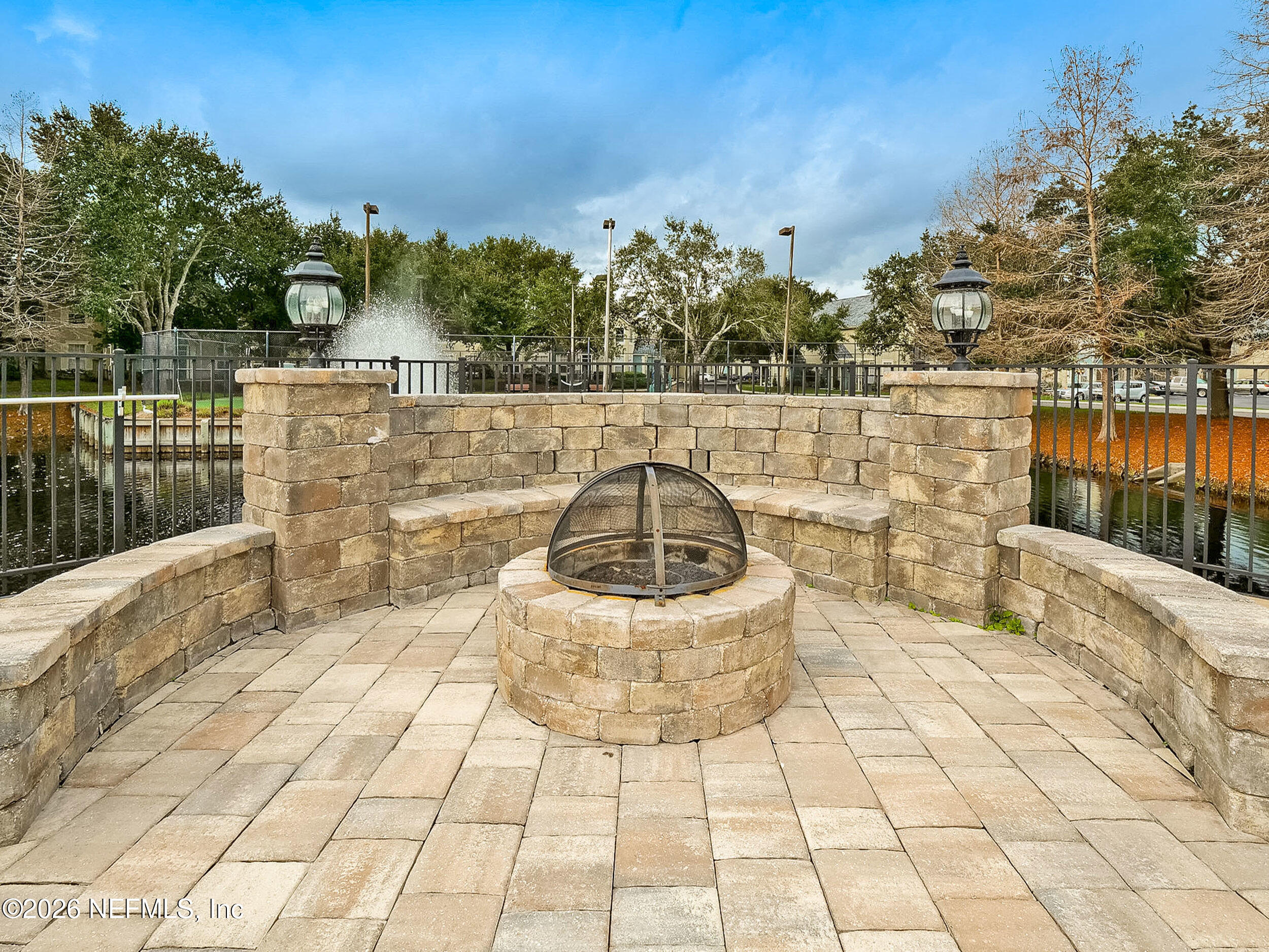 13703 N RICHMOND PARK Drive N 2109