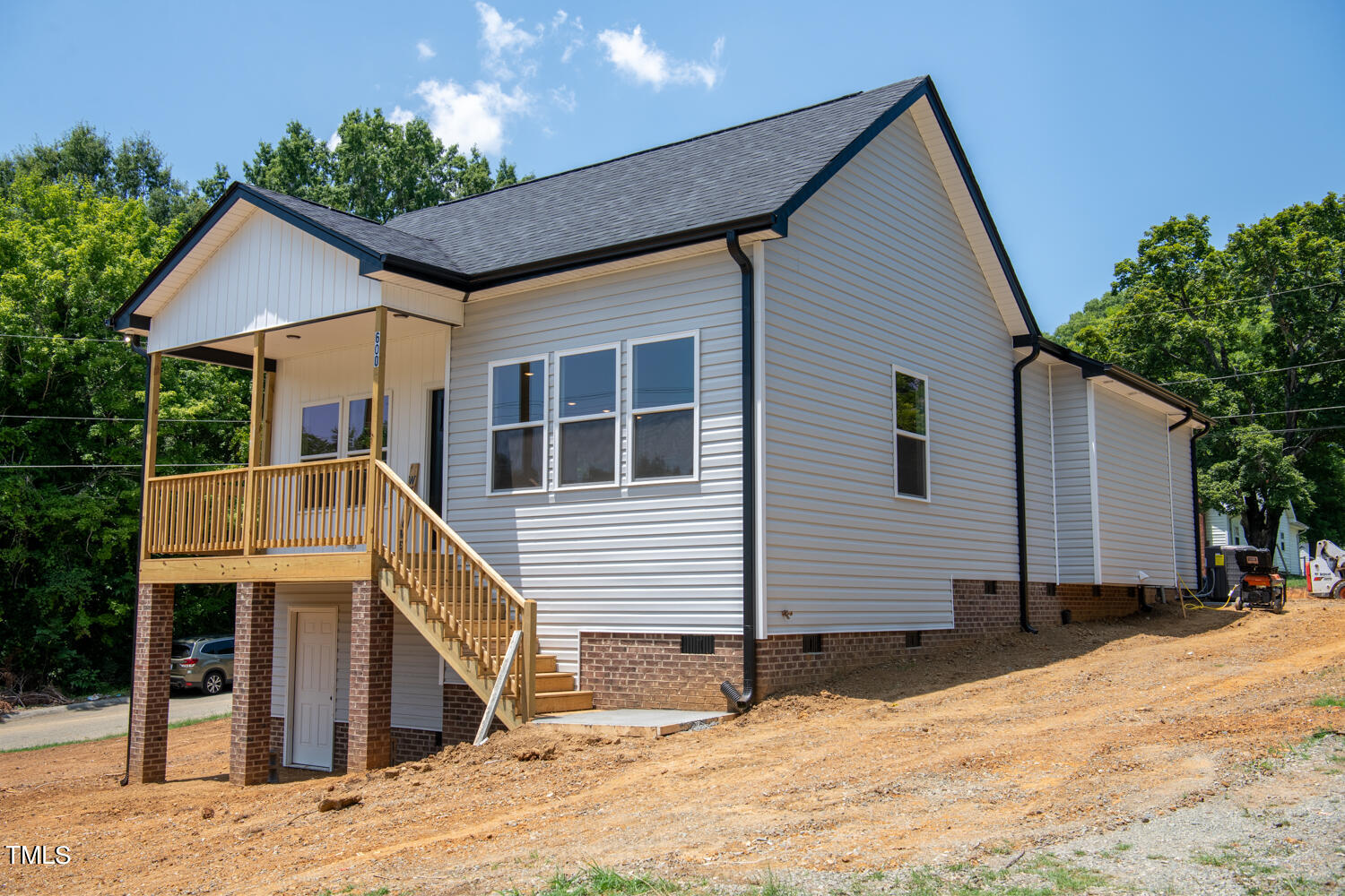 600 E E. Elm Street