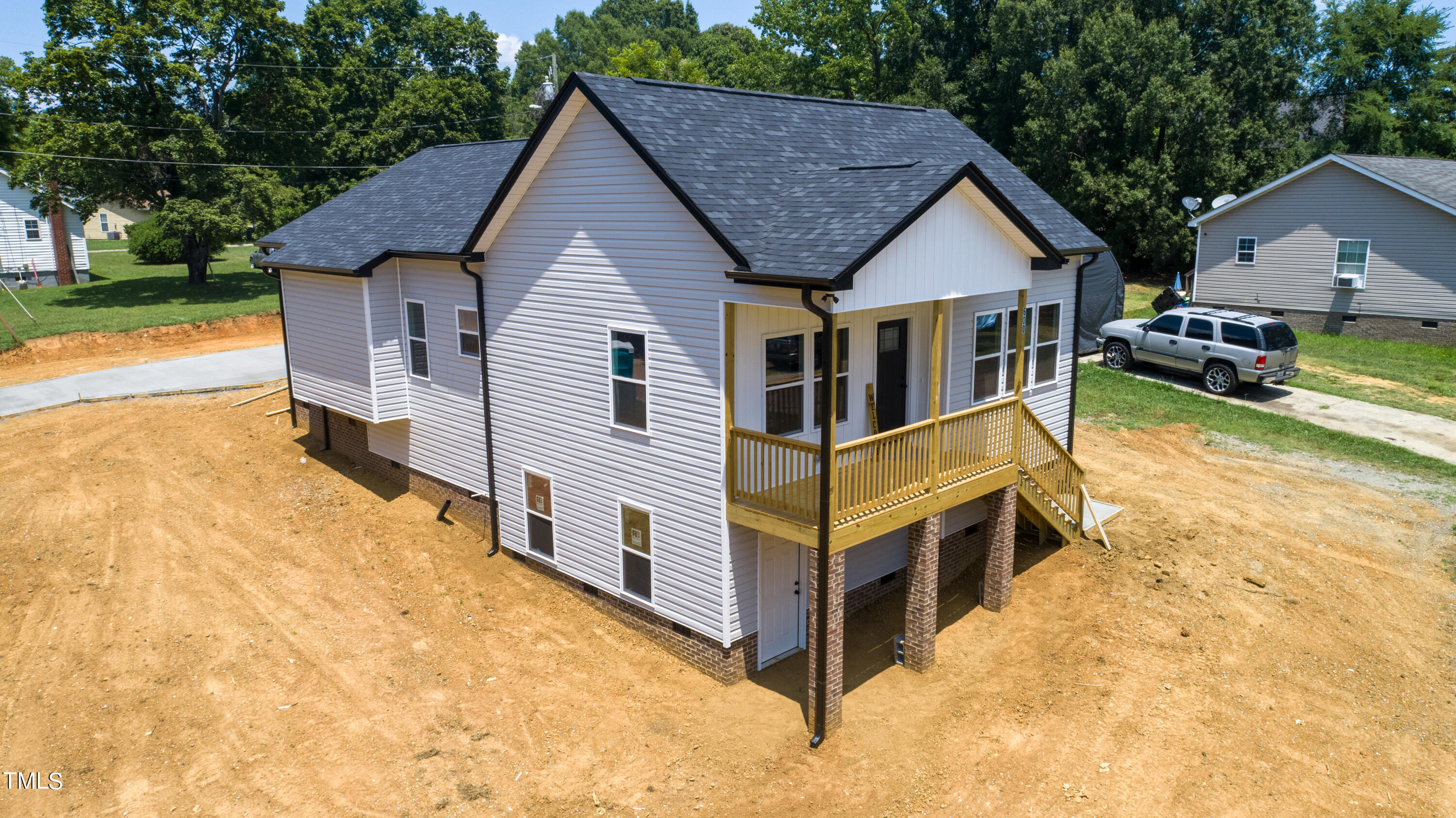 600 E E. Elm Street