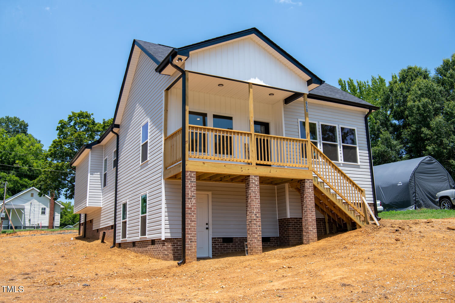 600 E E. Elm Street