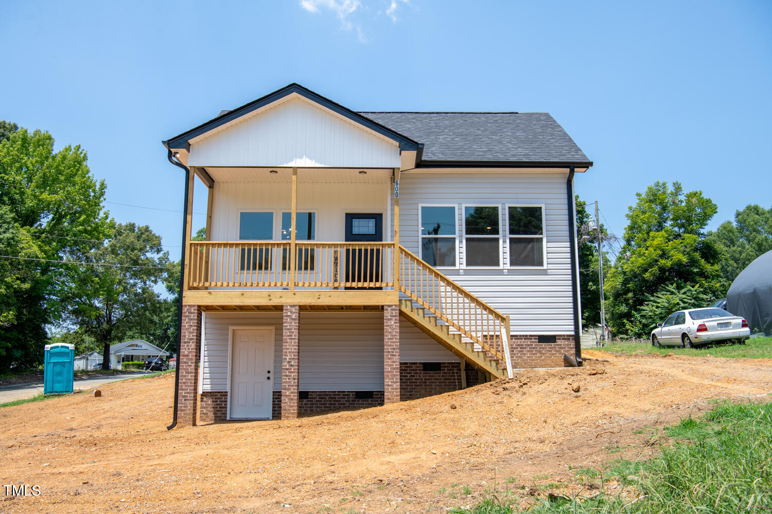 600 E E. Elm Street