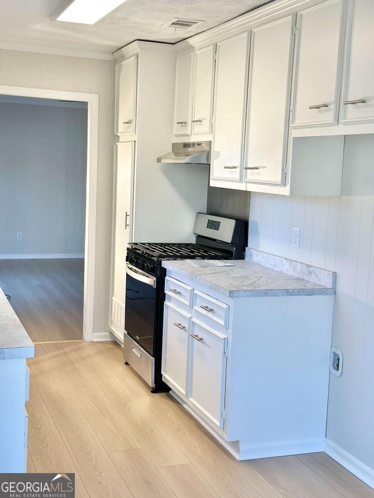 553 W SANDTOWN Road SW