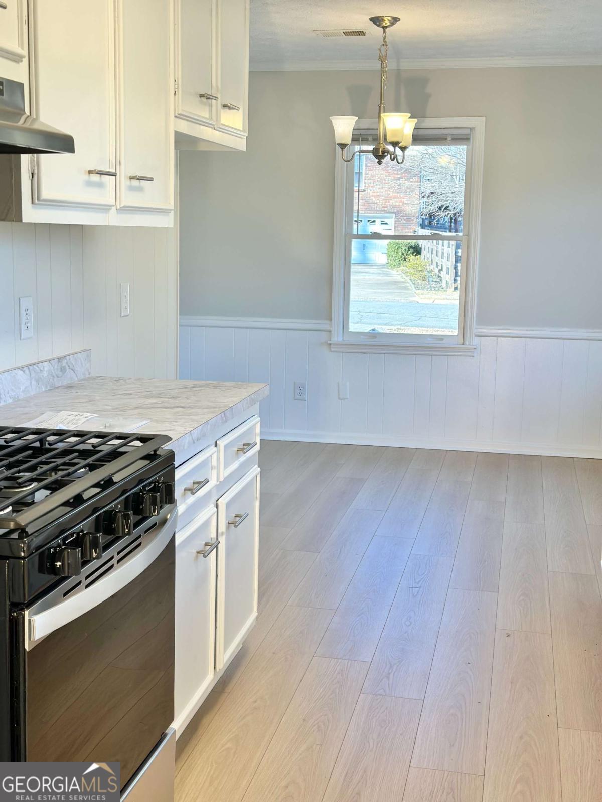 553 W SANDTOWN Road SW