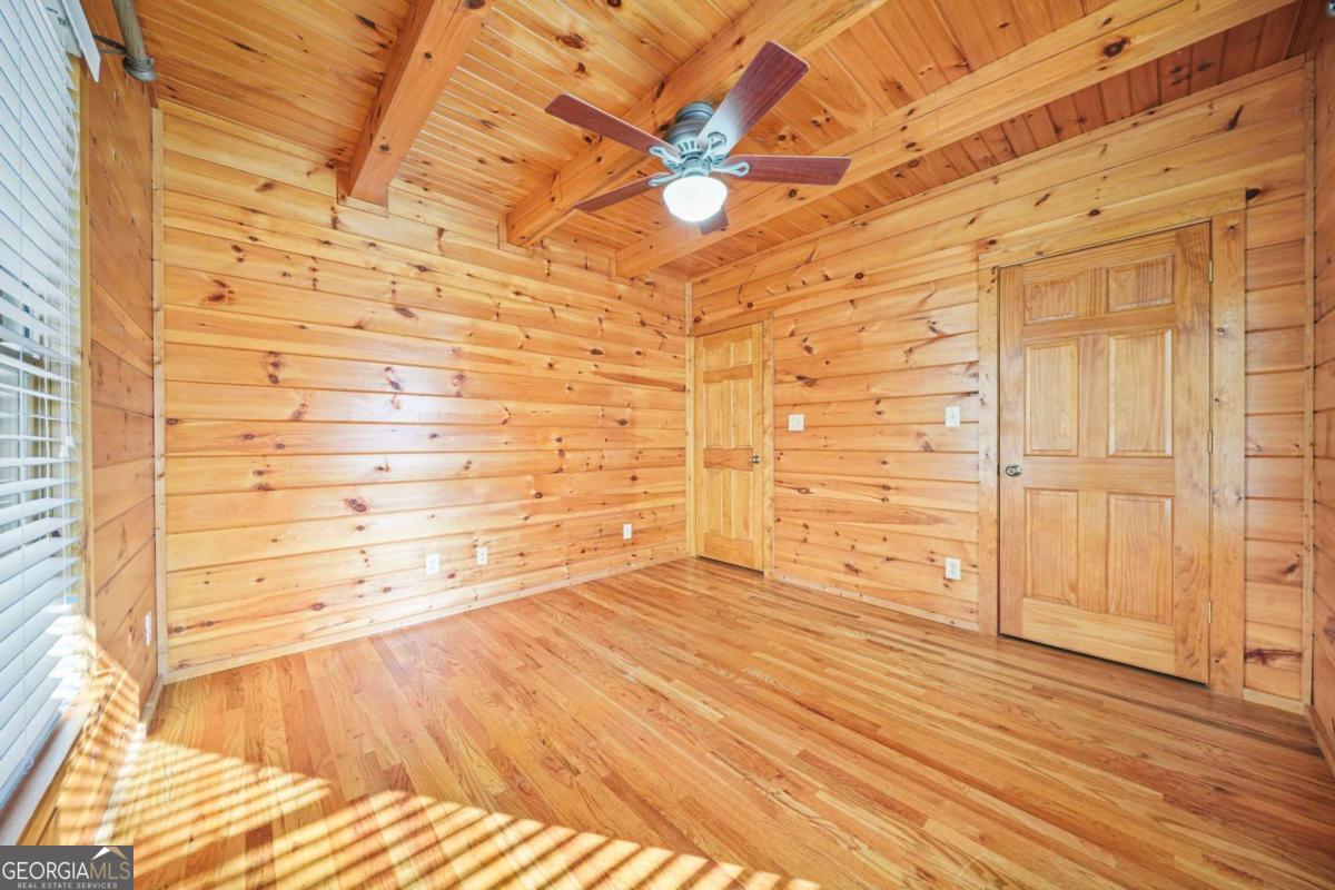 542 Schoolhouse Road