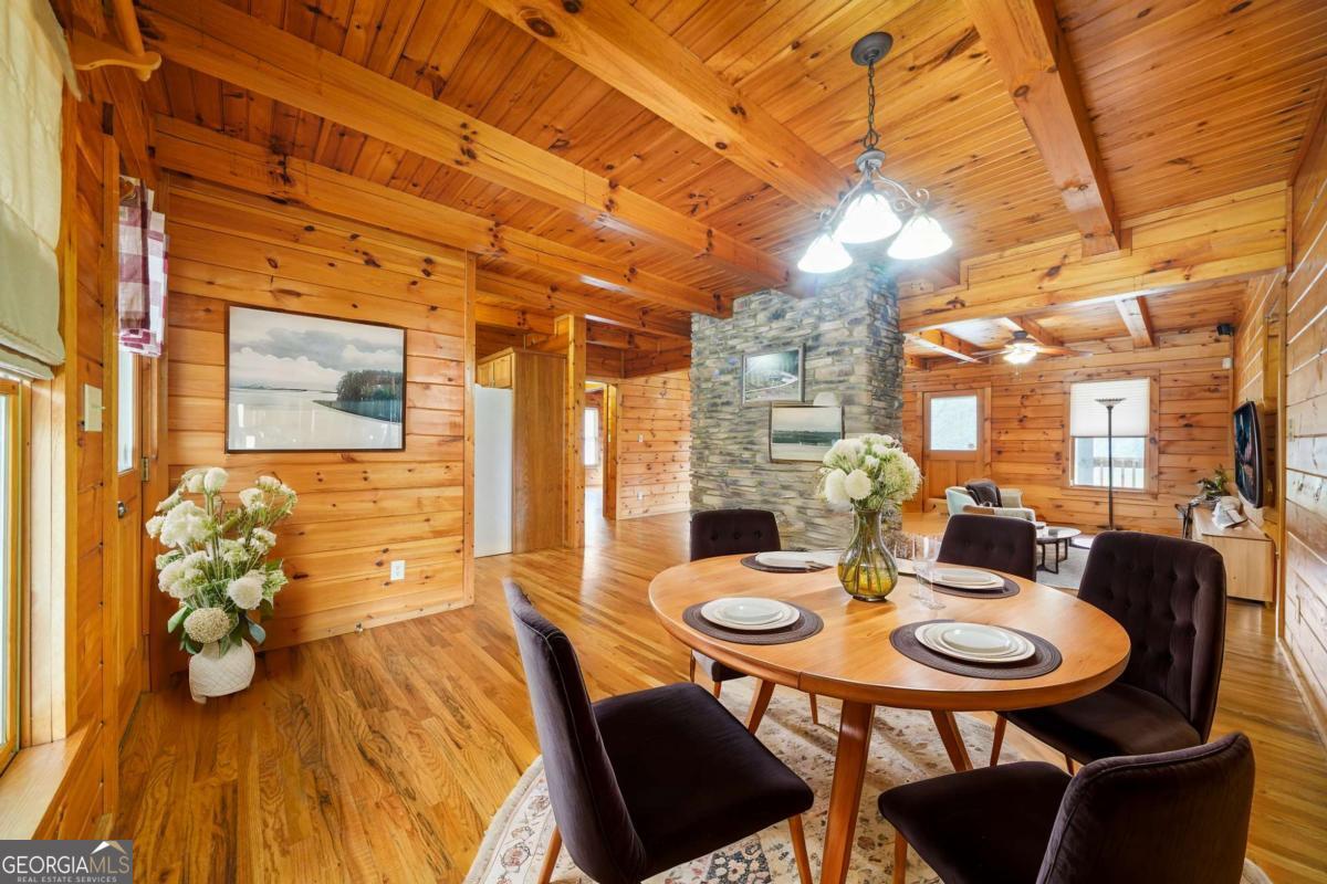 542 Schoolhouse Road