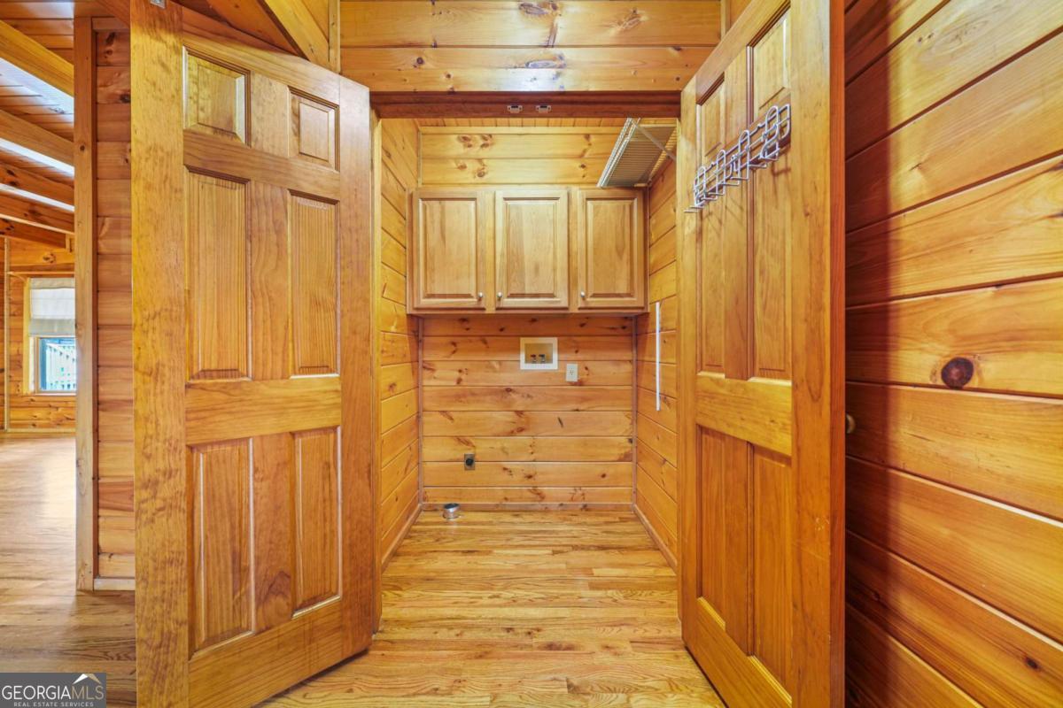 542 Schoolhouse Road