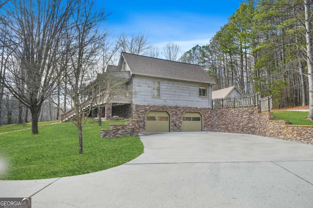 542 Schoolhouse Road