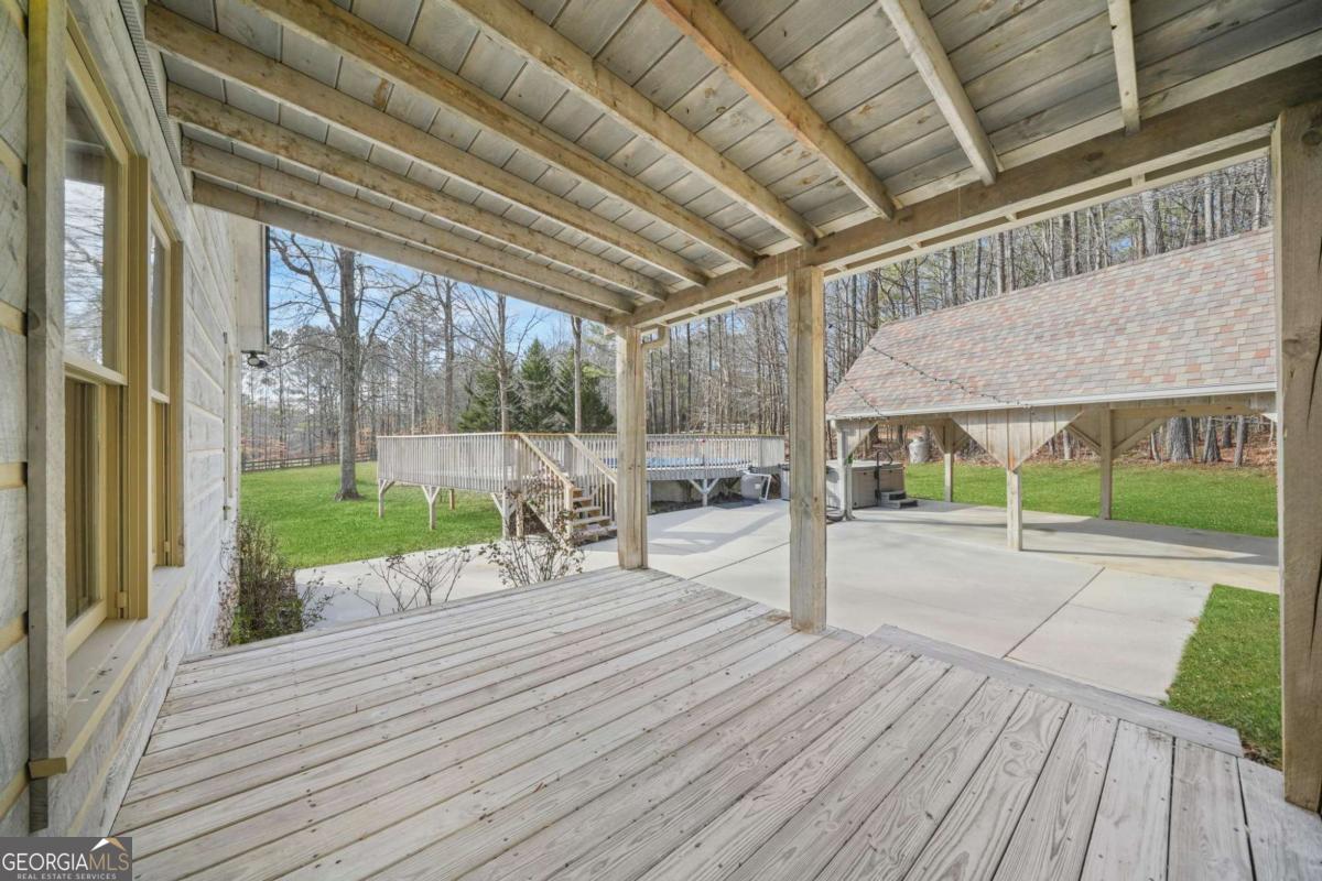 542 Schoolhouse Road