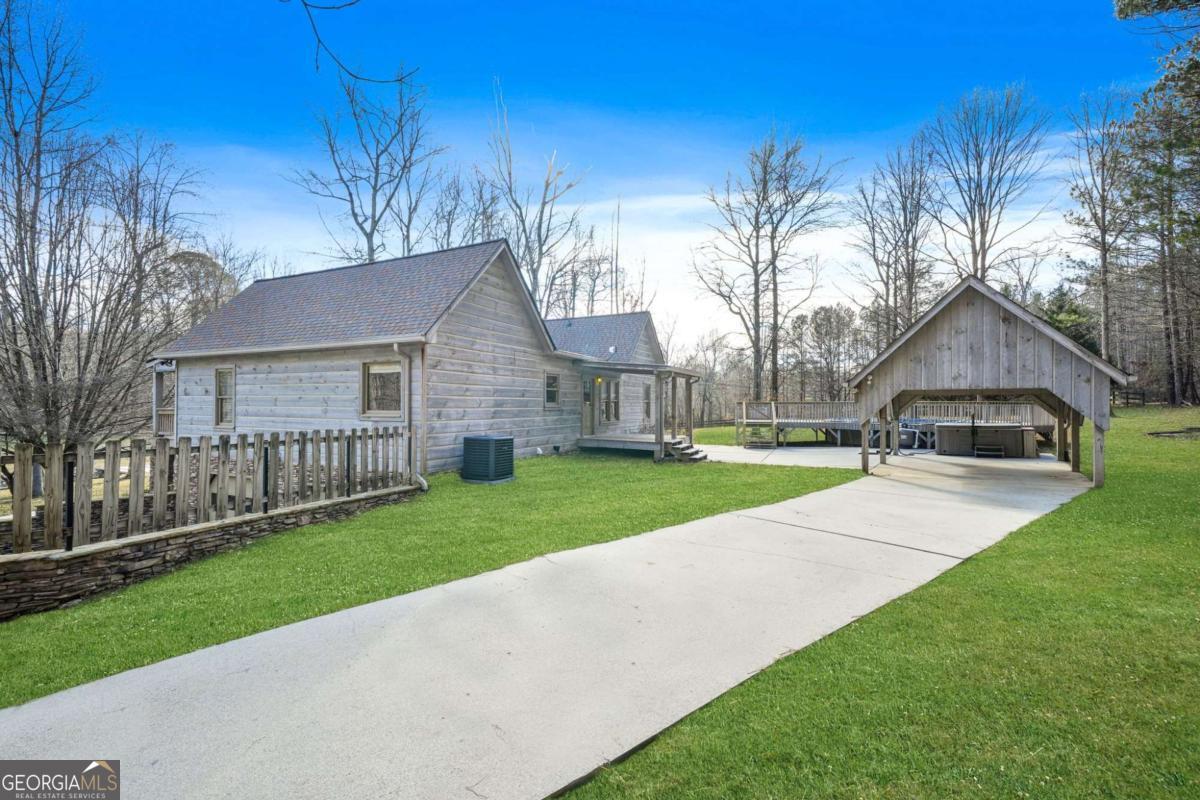 542 Schoolhouse Road