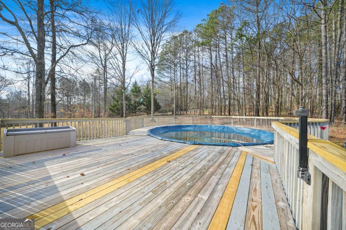 542 Schoolhouse Road