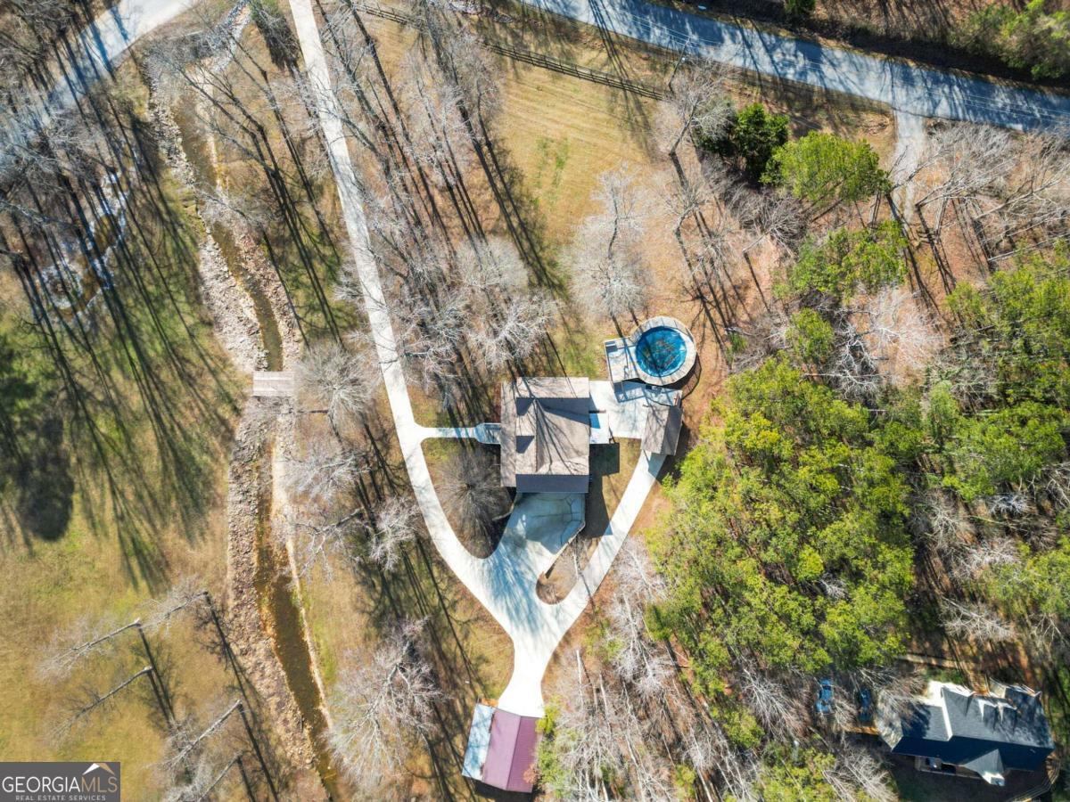 542 Schoolhouse Road