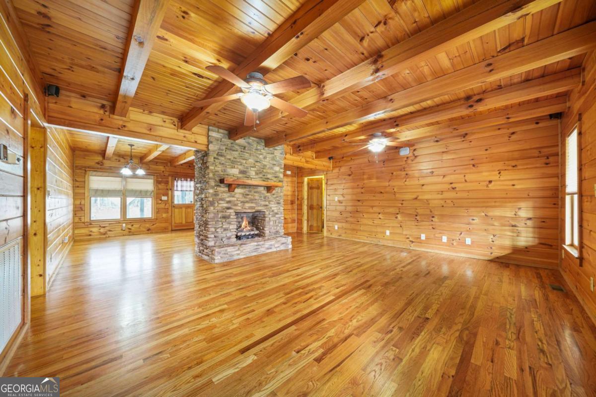 542 Schoolhouse Road