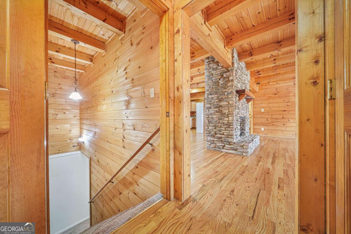 542 Schoolhouse Road