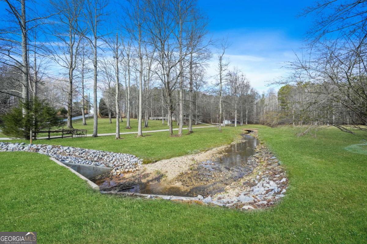 542 Schoolhouse Road