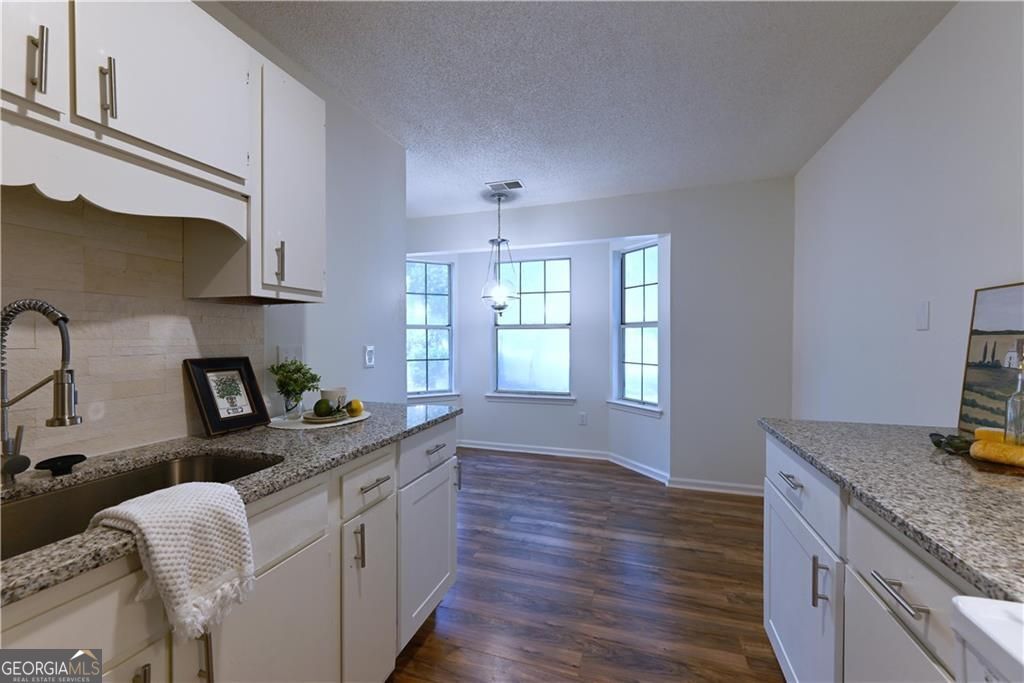 1697 Cedar Bluff Way