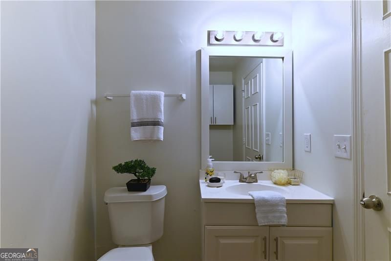 1697 Cedar Bluff Way