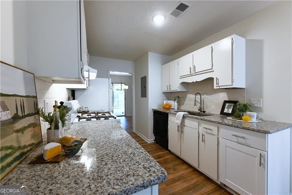 1697 Cedar Bluff Way