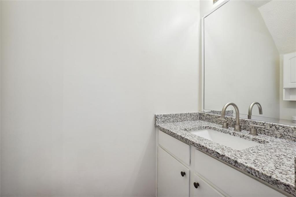 1070 Travelers Trail NW