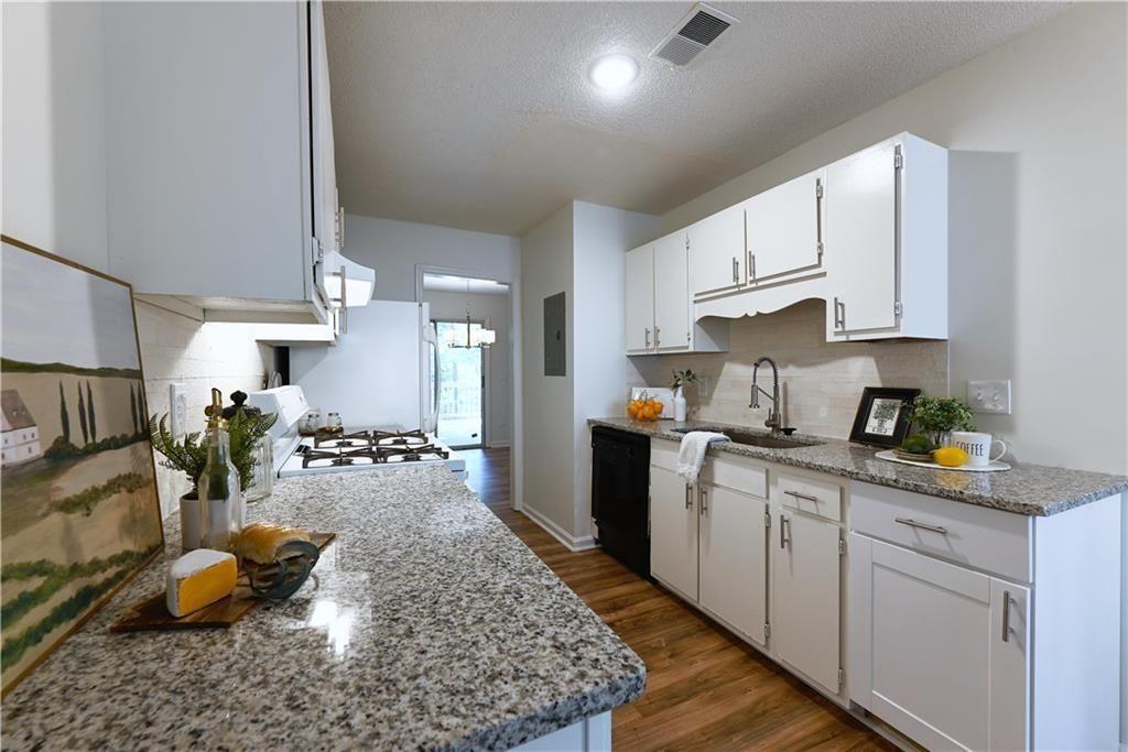 1697 Cedar Bluff Way