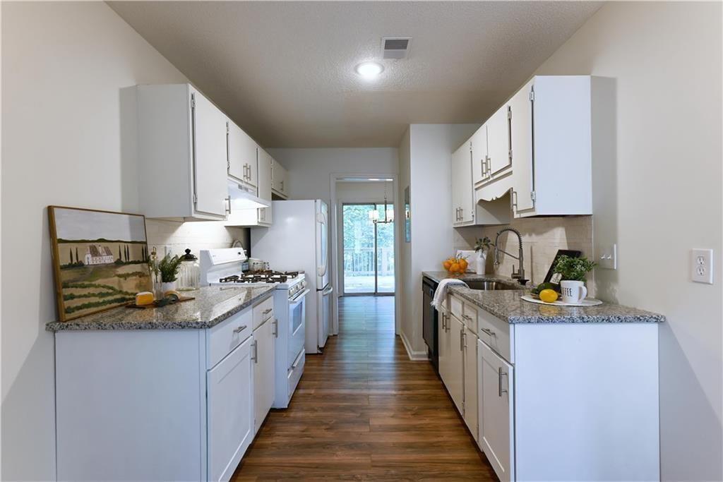 1697 Cedar Bluff Way